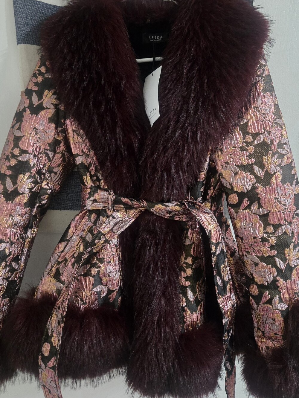 NWT AKIRA Burgundy+Pink Floral Jacquard Coat with Faux Fur Trim - Picture 6 of 9